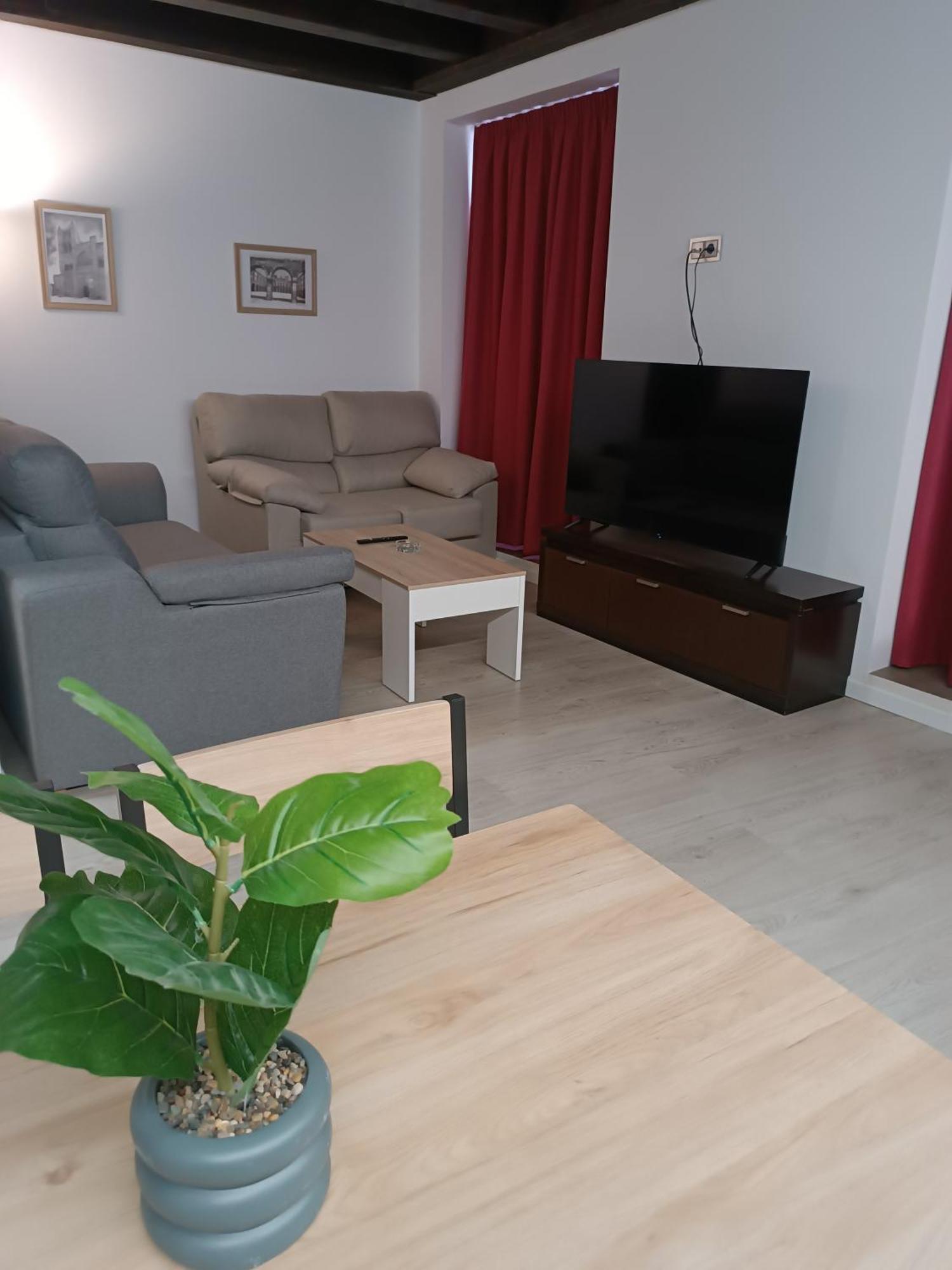 Apartamentos Turisticos Avila Puerta Del Puente 1-3 מראה חיצוני תמונה
