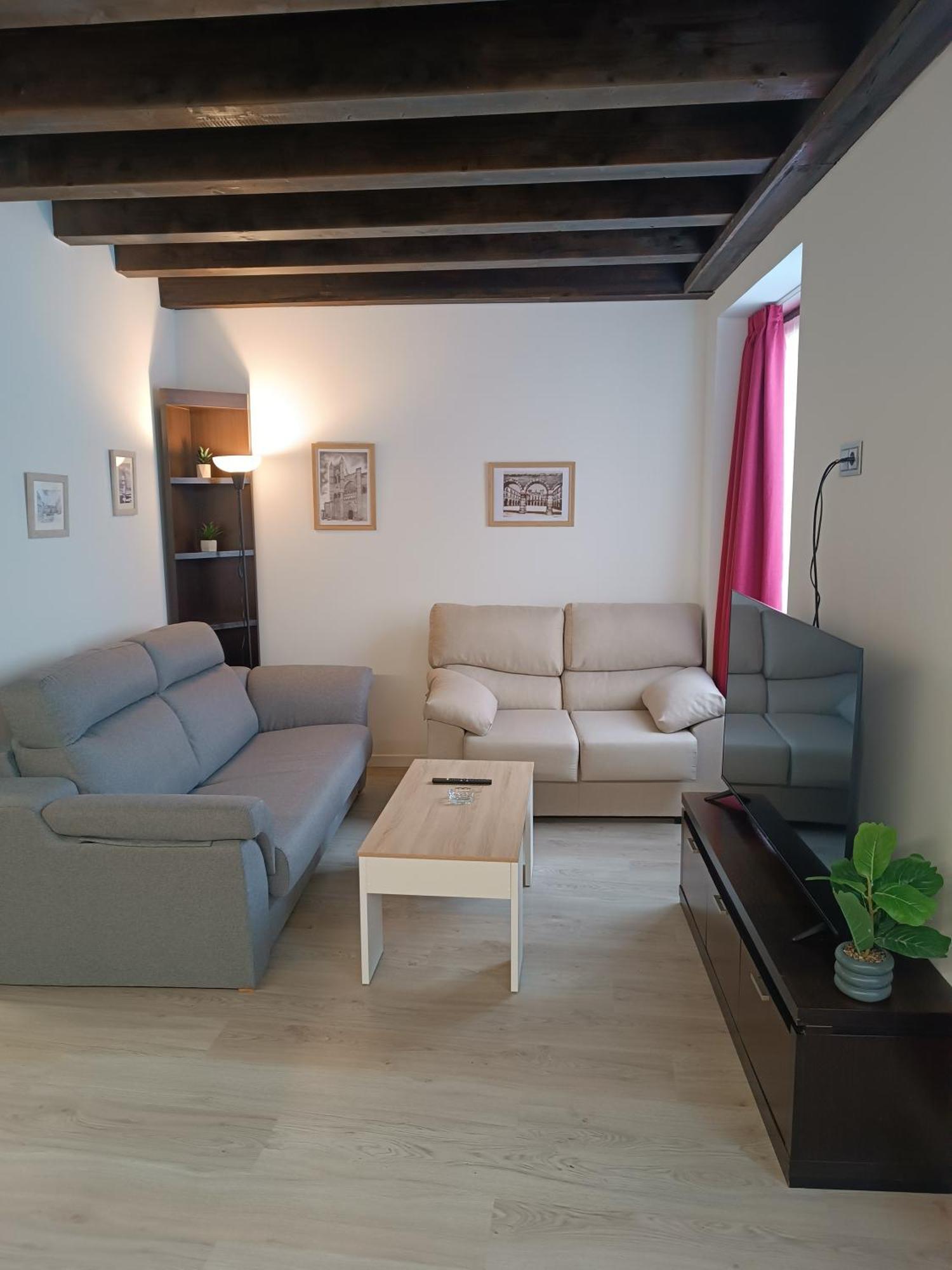 Apartamentos Turisticos Avila Puerta Del Puente 1-3 מראה חיצוני תמונה