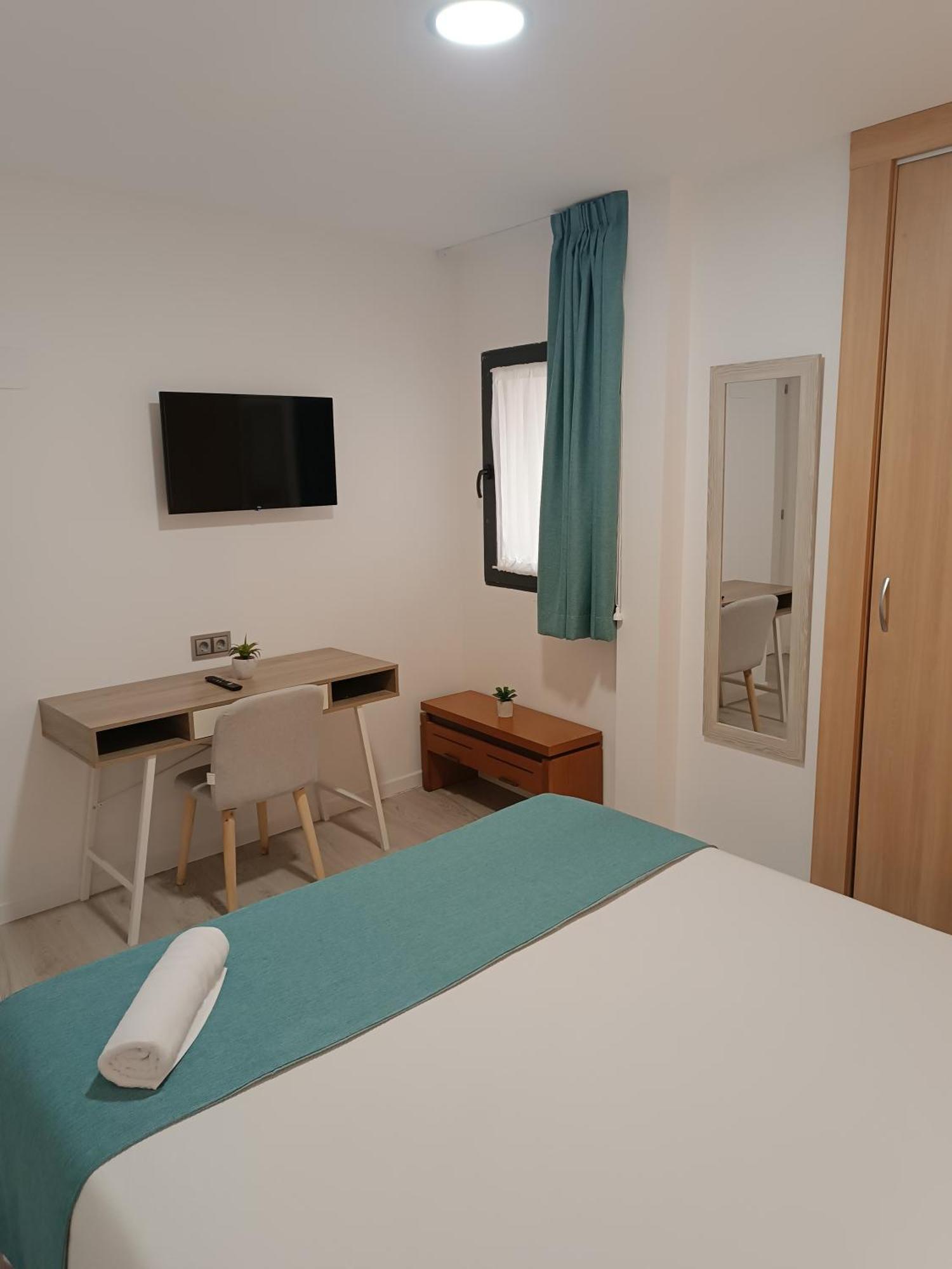 Apartamentos Turisticos Avila Puerta Del Puente 1-3 מראה חיצוני תמונה